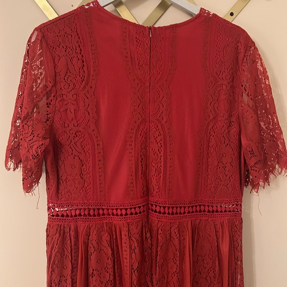 Red Renaissance Lace Dress - Picture 3 of 6